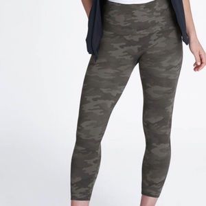 SPANX Look At Me Now Cropped Seamless Leggings